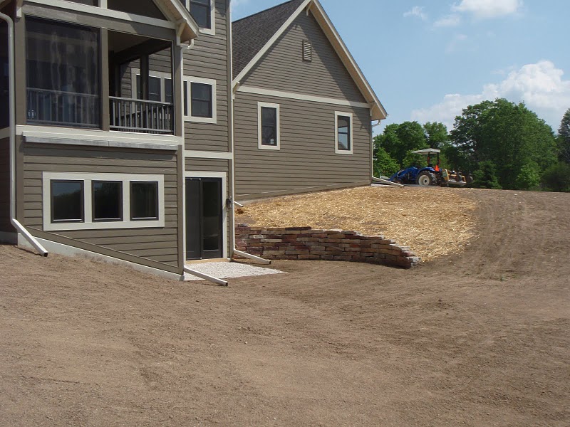 This Chilton Stone creates a great natural looking retaining wall. - Bob's Grading Muskego