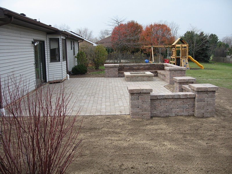 Bob's Grading used Weston Wall for this sitting wall. - Bob's Grading Muskego